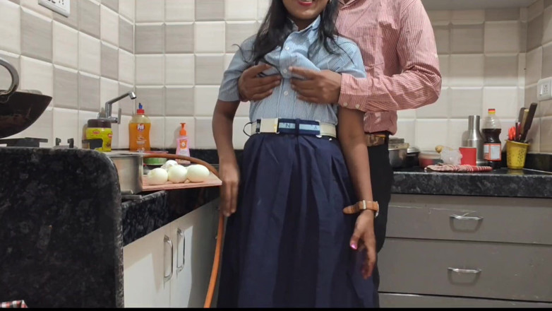 Mumbai Ashu: Indiana menina fodeu seu professor em casa primeira vez