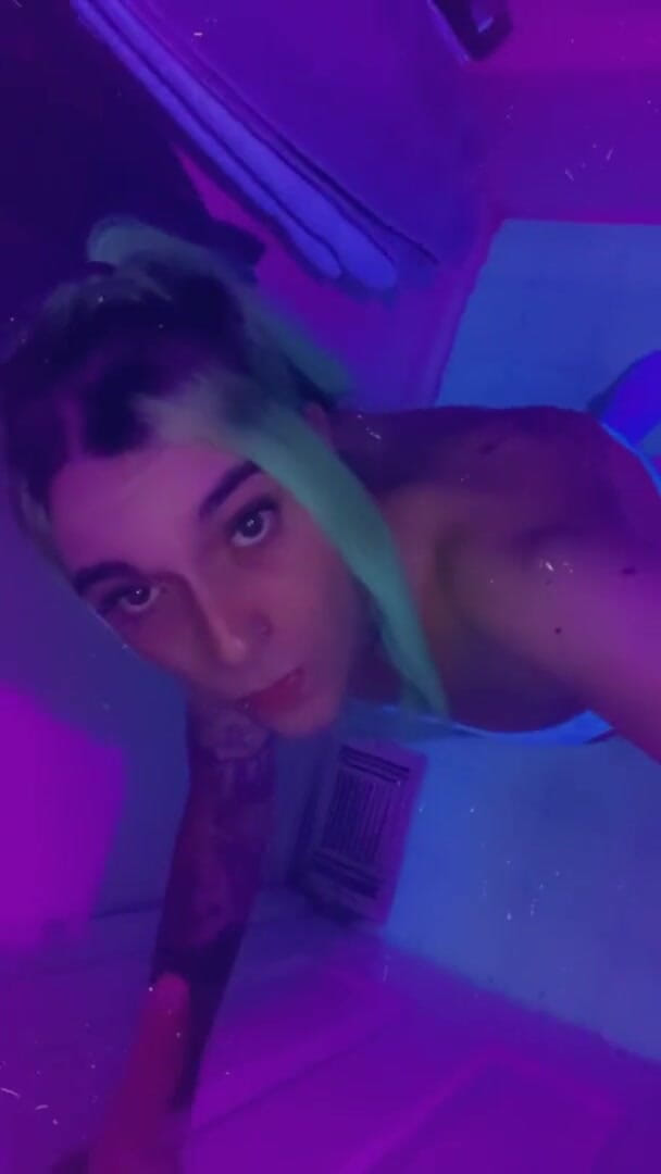 CarmenMelatonin: Sexy club girl you ants to fuck at the rave