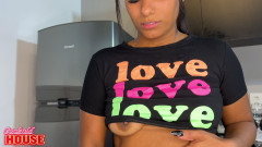 CuckoldHouse: Una Bruna Sexy Fa Sesso Con Il Cognato E Il...