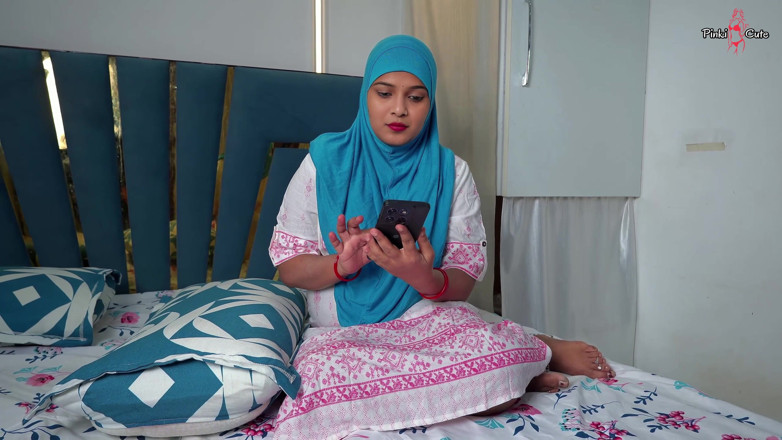 Dark_Couple: Muslim Pinki Bhabhi Hairy Pussy Shaved by Blinkit Delivery Boy...