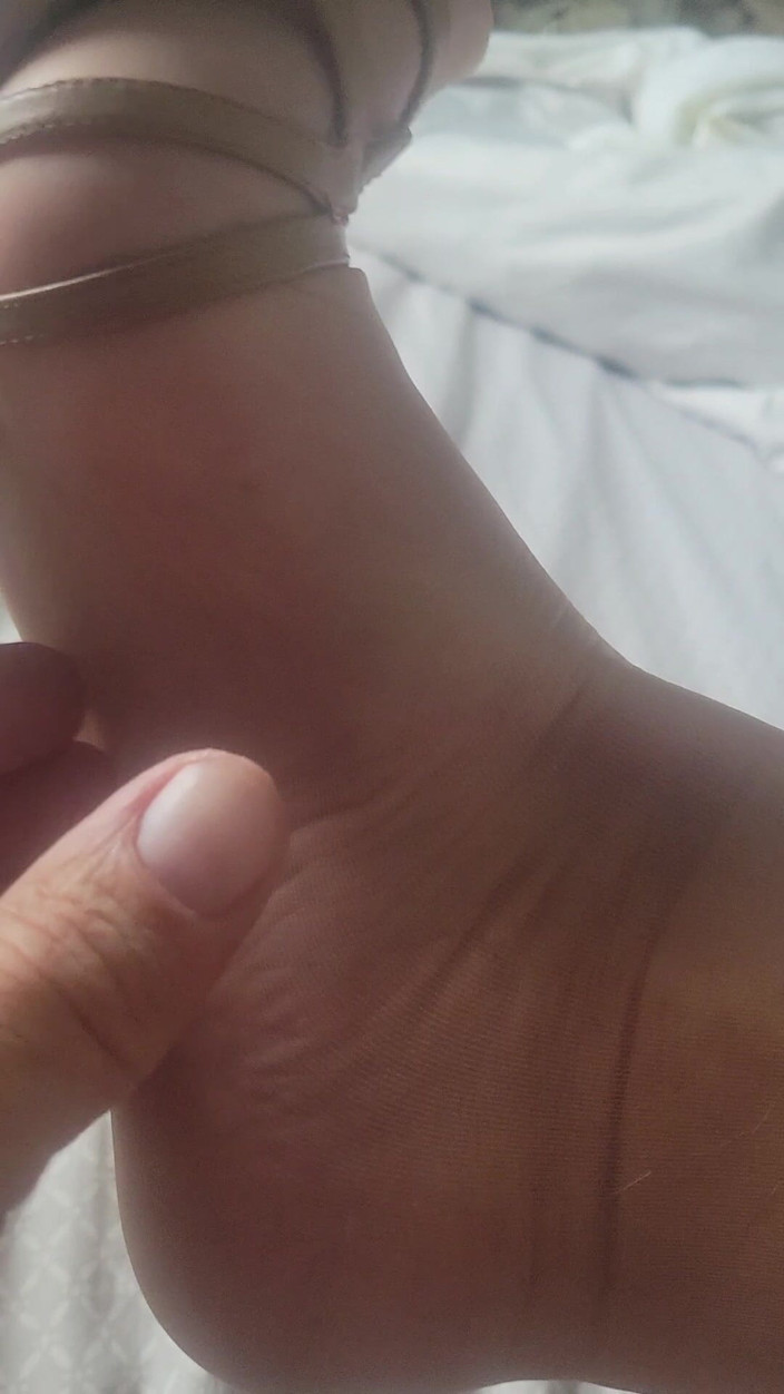 Feet Lover: Nilon, sepatu hak tinggi dan air mani