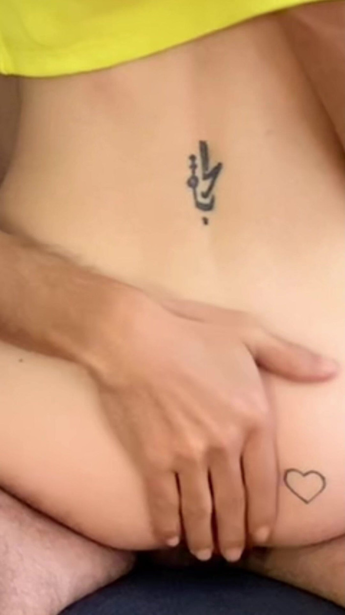 AmateurWifeXx: Stiefmutter fickt ihren stiefsohn auf dem sofa, amateur-tabu