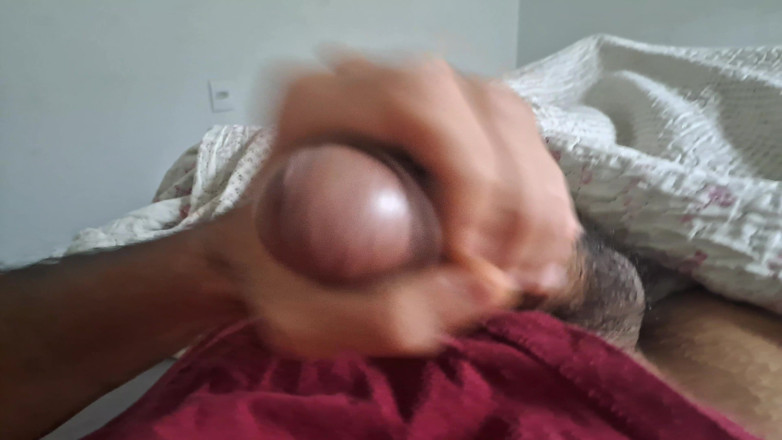 snappyblindfold3: Gara-gara nggak kuat lagi, aku harus ngocok kontolku gara-gara memekku...