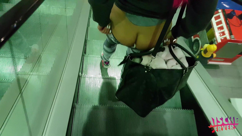 Aische Pervers: Foxy tedesca si fa trapanare la figa in un centro...