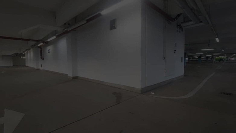 sweetfeet29: Денне світло в паркінгу