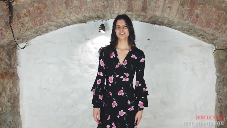 Test-Shoots: Exclusieve video met behoorlijk schattig gezicht, maagdelijke tiener Viola Kat...