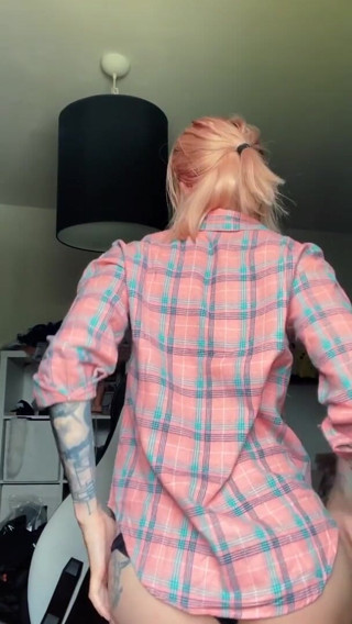 Flame Jade: Teasing and stripping for you