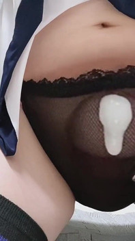Femboy travesti boşalıyor.