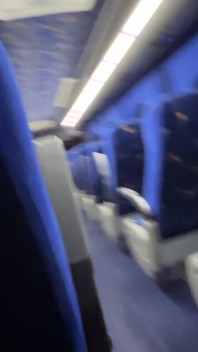 Succhio un passeggero sconosciuto su un vero autobus e lui mi viene in bocca