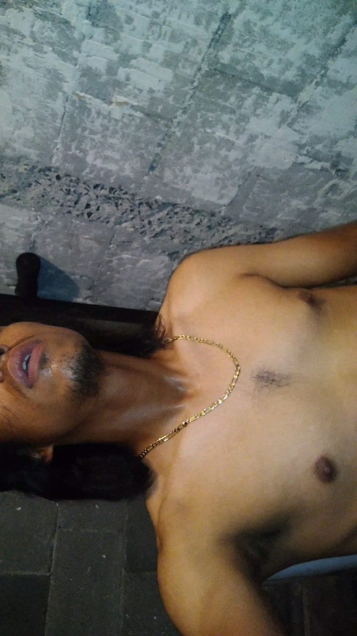 AlexAlejandro13: ผู้ชายเข้าห้องน้ําบิดเบือนความเป็นส่วนตัวของเขา