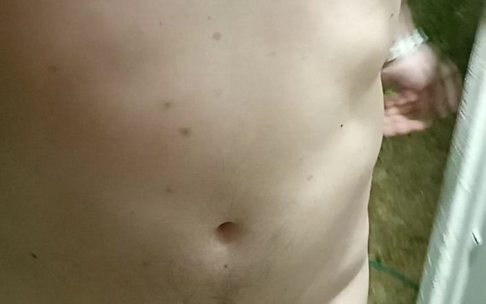 Deepthroat260: Ексгібіціоніст вночі на відкритому повітрі голий чувак ходить