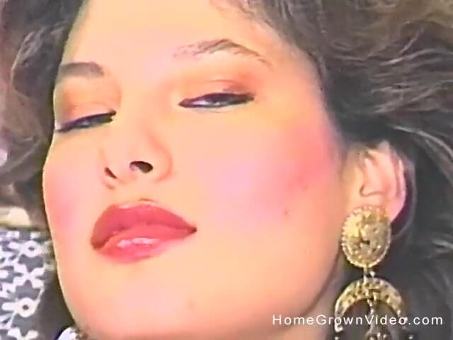 Homegrown Vintage: Okouzlující kamerová show kočičky