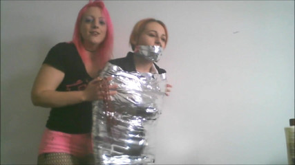 Selfgags classic: Mummifying Kandy!