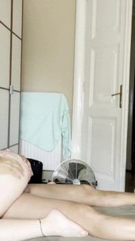 Pervertida spinner Ellie Shoule fica nua ao ar livre e goza dentro de sua boceta peluda - imoral ao vivo 4K