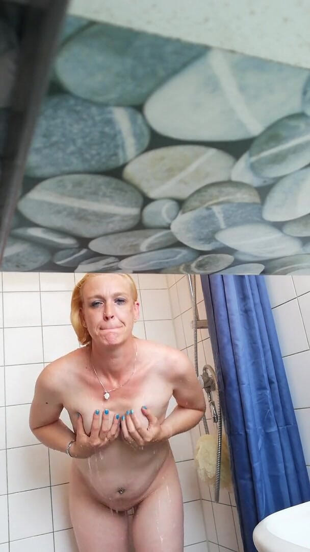 minoesje37: Duș cu Litle jucându-se