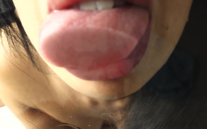 Asmr_mouth: Lambendo vidro em nudez