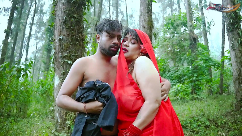 Desi Bold Movies: Bij het zien van de grote melkvrouw, kwam de leider...