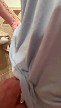 Madura morena MILF toma preñada anal con plug