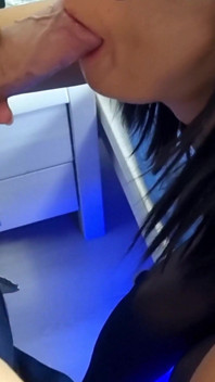 Isteri memberikan blowjob kepada orang asing ep 24803