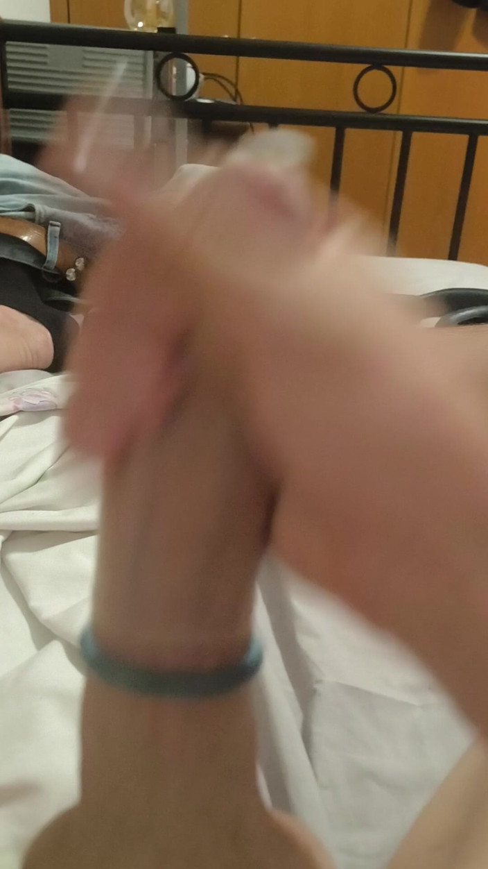 Cassidy: 고무로 재빨리 자위합니다.