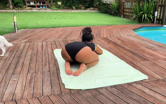 Miss Fluo: Glute Workout in the Garde