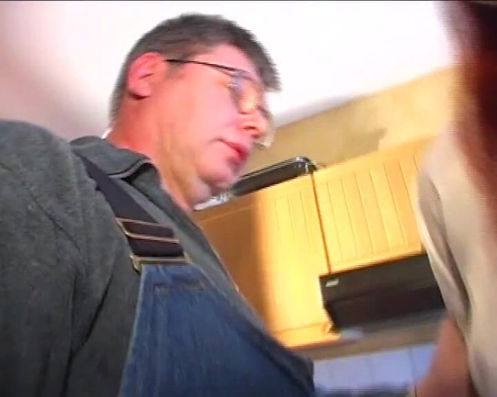 BB Video - Vintage Story: ドイツのMILFアマチュア主婦が大きな胸を抱く赤毛がセックスされる