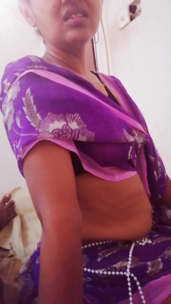 Tina Baby: 내 하녀는 흥미로운 빨기 습관 1부