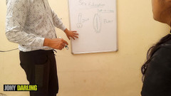 Jony Darling: L'insegnante di lezioni di una indiana XXX insegna al suo...