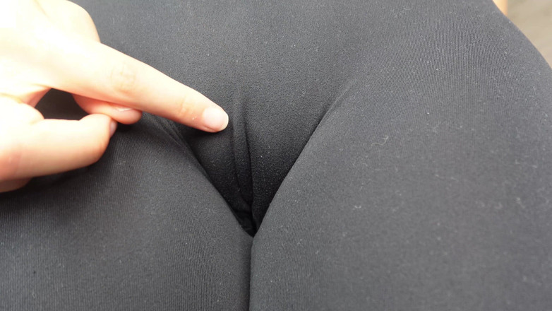 AmayaMori: レギンスでキャメルトゥをオイルで4Kでやっています