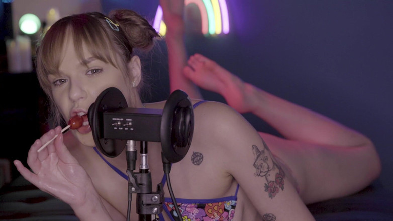 Rebecca Vanguard: Aşırı yakın çekim seksi genç kız atıştırmalık yiyor