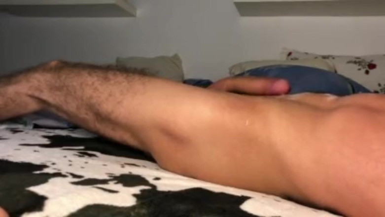 Bigbadfriendlyguy: Typ stöhnt während er bett vögelt - komm ohne hände