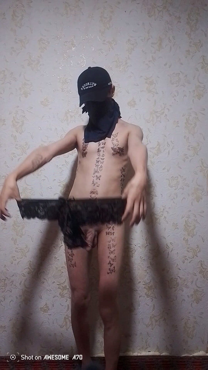 RayKris: Femboy Se obléká