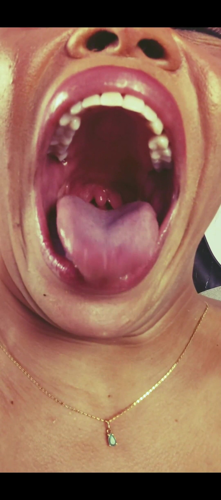 anabel693: धूम्रपान करके और लंड चूसकर मेरे मालिक के आदेशों का पालन करना