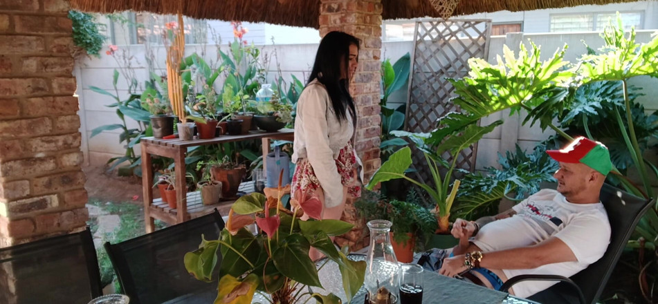 Bigjoefuckalott: 파티오에서 이웃 마누라와 자위