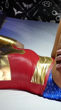 ナターシャ・グアパはセックスの家でワンダーウーマンの囚人です