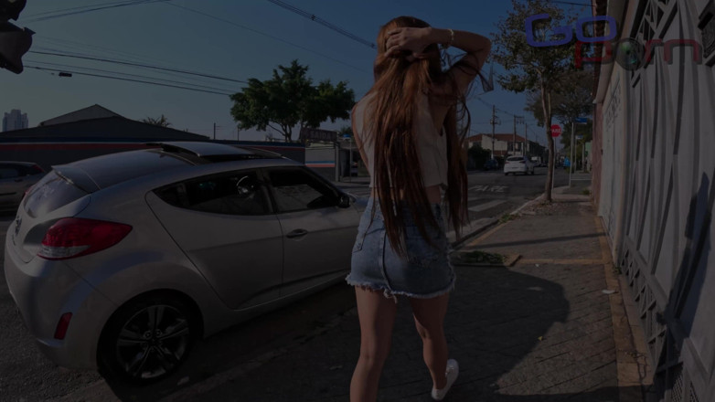 Go Porn: Dívka najde pornoherce a požádá ho, jestli ho chce šukat - Ph...