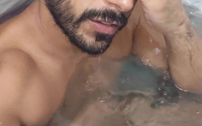 Grayalpha: Sborra nel bagno