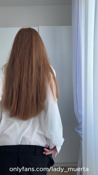 JOi nezbedná sexy milf sekretářka přijde domů pomalu, dělá striptýz a udělá tě (říká)