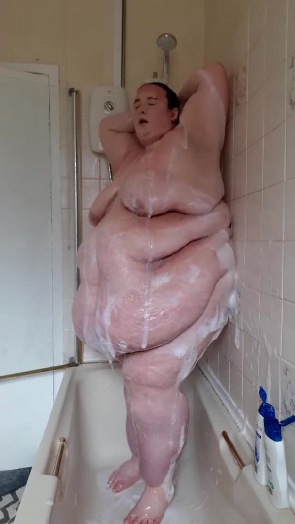 SSBBWLadyBrads: Big fat goddess washes herself