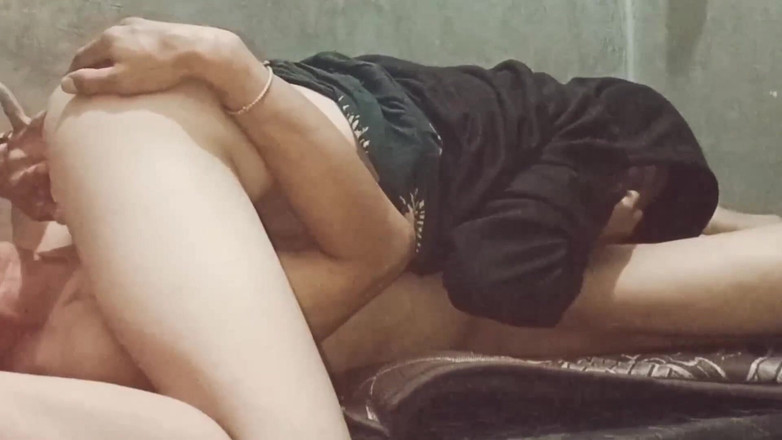 Noah: Teman wanita Asia muda (18+) malam romantis pertama di hotel - pasangan...