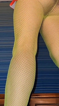 Wat klimmen en rekken in mijn groene panty en rode mini