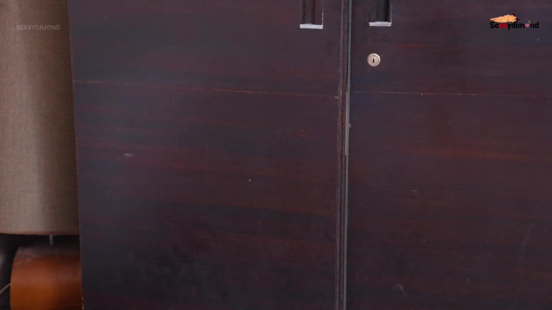 Kilash: Une bhabhi desi excitée baise avec l’ami de son mari...