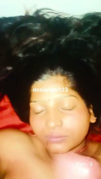 Moet toekijken! De bull neukt Bhabhi en ze gaf hem een pijpbeurt in de badkamer, eindelijk een enorme cumshot