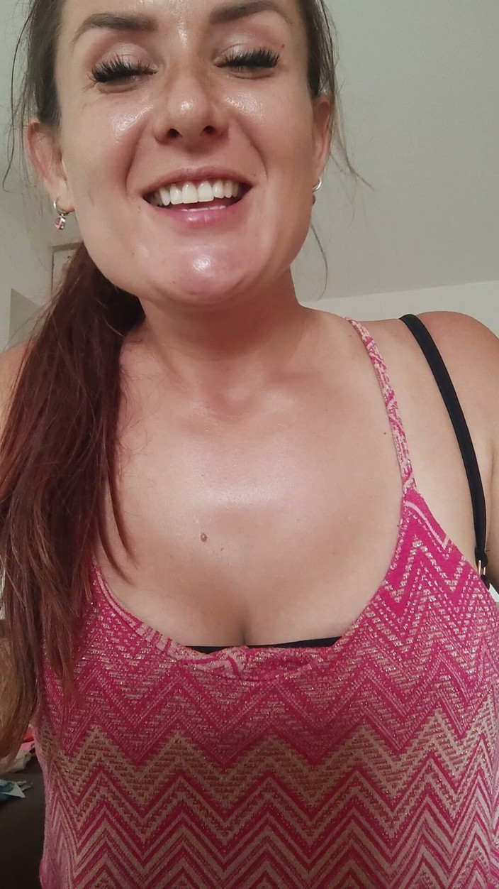 REELL - The cute Girl next door _ FemDom Reality: Scomodo all'aperto joi