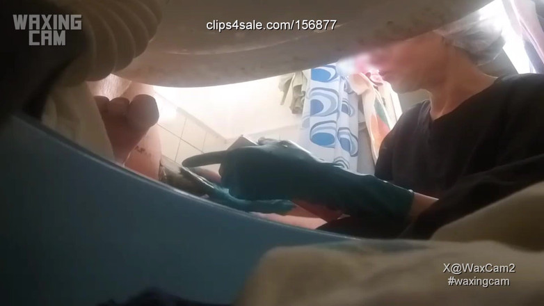 WaxingCam: # 90 Služka koupe muže