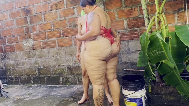 Lexly_16: Mój sąsiad wchodzi do mojego ogrodu i to się stało...