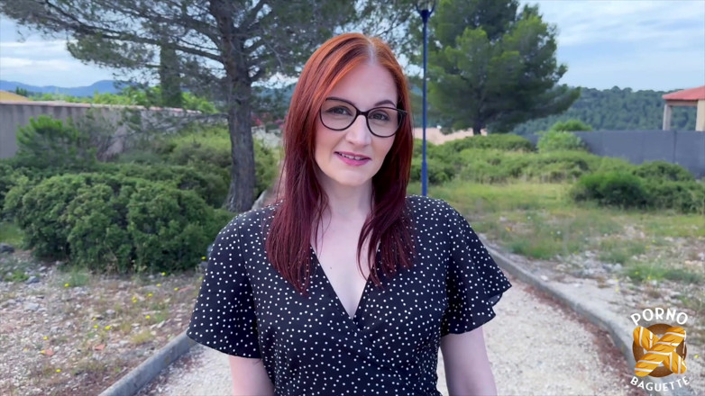 Porno Baguette: Lavyana, linda ruiva, quer dois paus para com ela