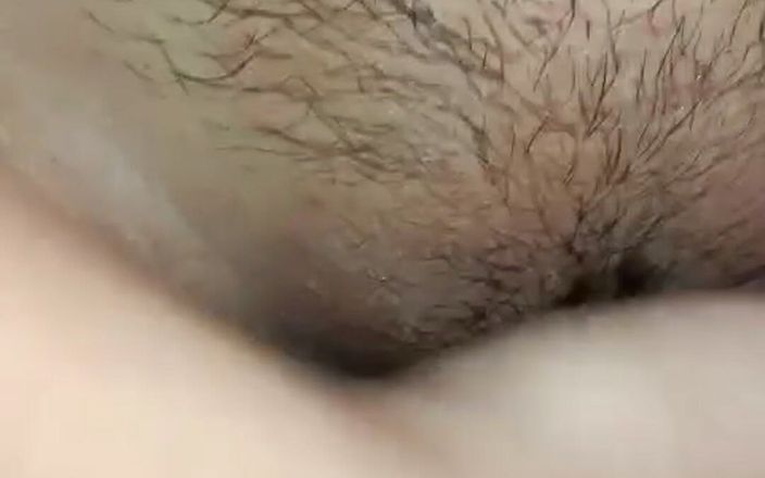 Hot-bhabhi-7668: Amını parmaklıyor ve göğüslerini gösteriyor