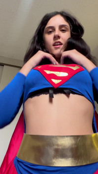 Supergirl mesmerized - wanita dominan yang patuh