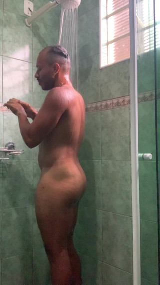 Ken Wild: Đi tắm và chờ bạn trai đụ tôi nóng bỏng